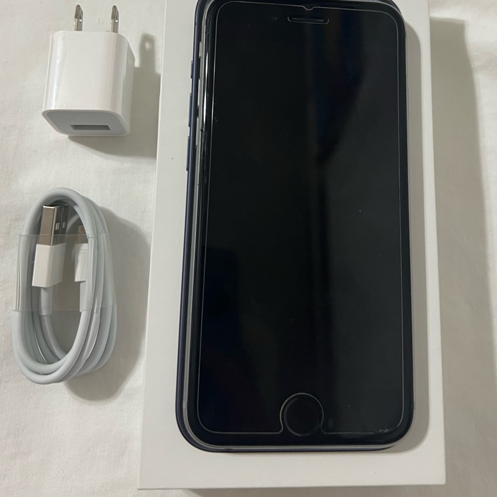 Apple iPhone 6s in Space Grey with 64GB of storage - Picture 4 of 5